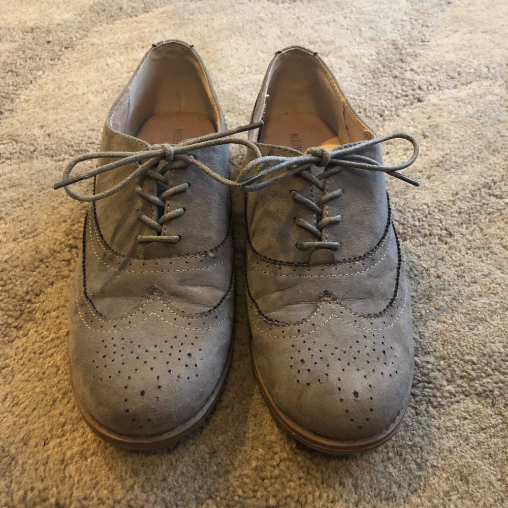 Gray Oxford shoes (size 8)